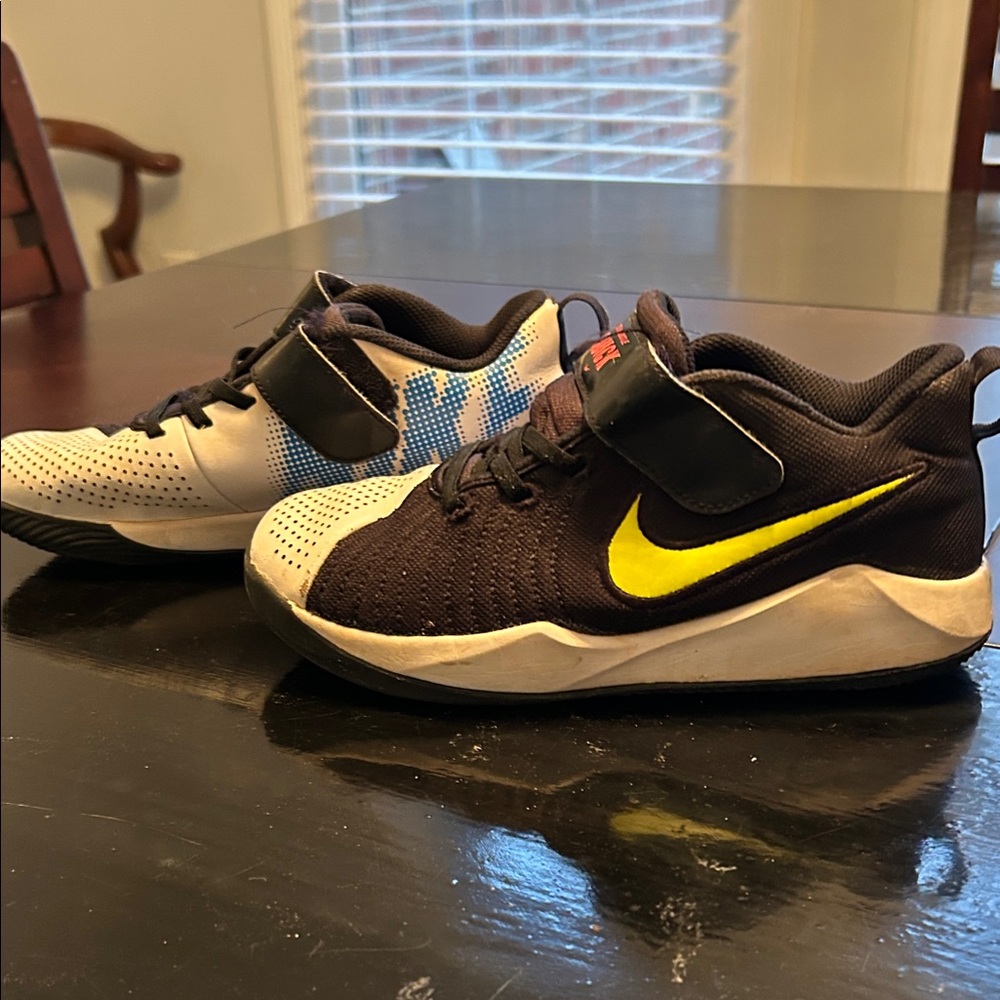 Nike Kids Team Huddle D12 Sneakers